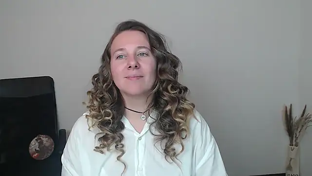 Darklure  online show from November 1, 2025, 6:43 pm