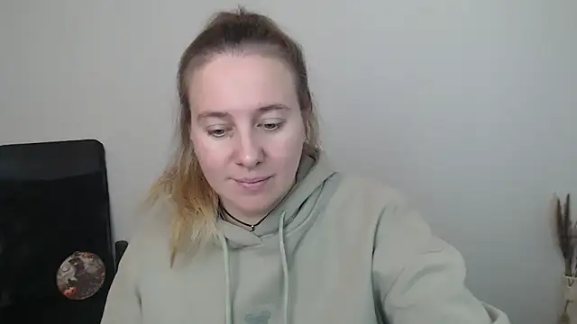 Darklure  online show from November 2, 2025, 1:13 pm