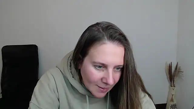 Darklure  online show from November 11, 2025, 4:18 pm