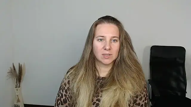 Darklure  online show from November 13, 2025, 3:11 pm