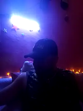 RandalHot online show from November 18, 2025, 8:35 pm