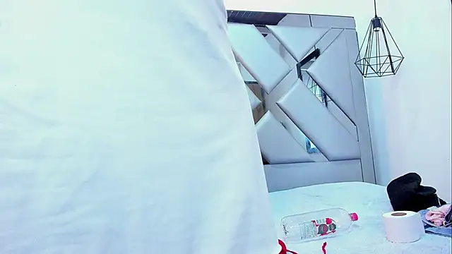 Lorenn Hill online show from November 20, 2025, 1:00 pm