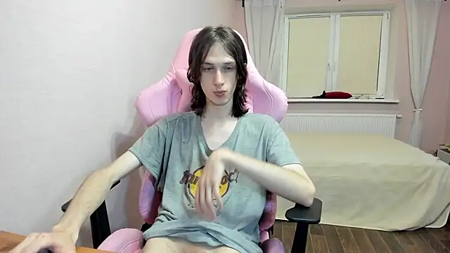 eleganc3 online show from September 28, 2025, 8:58 pm