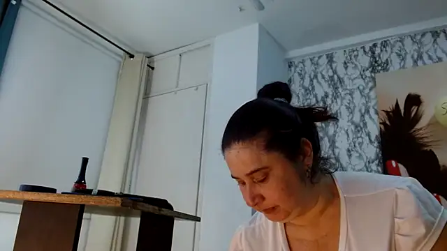 mariani smith online show from November 5, 2025, 12:16 pm