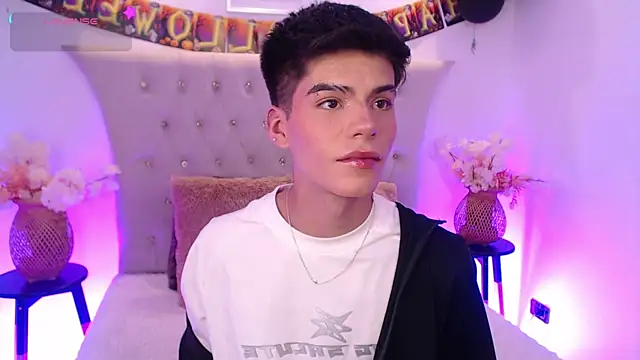 Dulcey  online show from October 19, 2025, 3:40 am