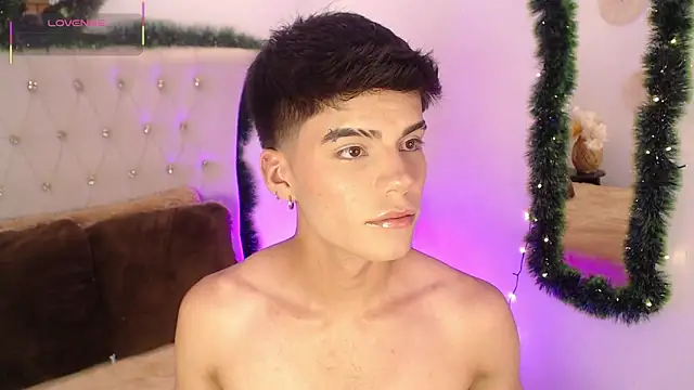 Dulcey  online show from December 18, 2025, 5:02 am