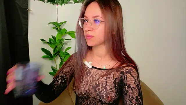 EvaBllake online show from April 15, 2026, 5:14 am