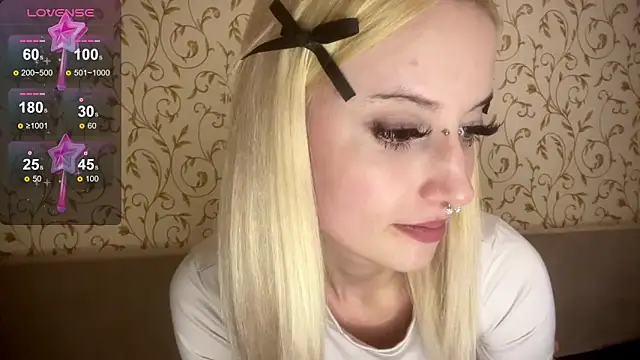 kittywithu online show from October 12, 2025, 5:23 pm