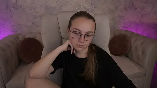 Snapshot of ArrinaWairr chatting on October 1, 2025, 7:36 am ArrinaWairr online show from October 1, 2025, 7:36 am