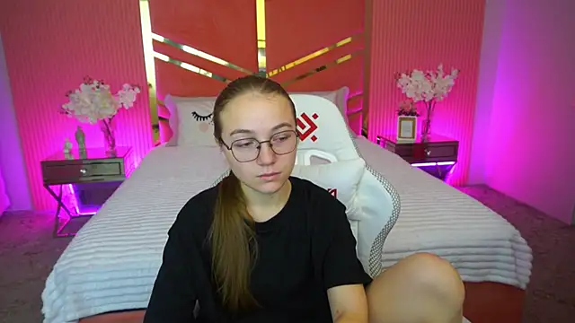 Snapshot of ArrinaWairr chatting on October 8, 2025, 7:50 am ArrinaWairr online show from October 8, 2025, 7:50 am