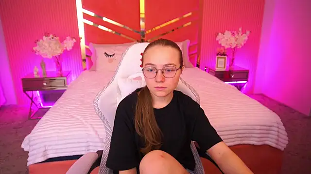 Snapshot of ArrinaWairr chatting on October 9, 2025, 7:39 am ArrinaWairr online show from October 9, 2025, 7:39 am