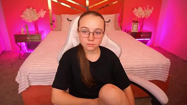 Snapshot of ArrinaWairr chatting on October 10, 2025, 7:18 am ArrinaWairr online show from October 10, 2025, 7:18 am