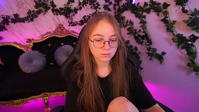 Snapshot of ArrinaWairr chatting on October 17, 2025, 8:06 am ArrinaWairr online show from October 17, 2025, 8:06 am