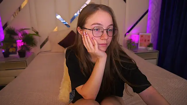 Snapshot of ArrinaWairr chatting on November 14, 2025, 8:57 am ArrinaWairr online show from November 14, 2025, 8:57 am