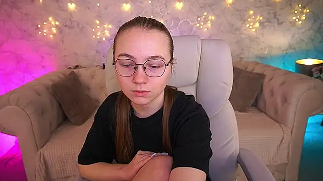 ArrinaWairr online show from March 19, 2026, 7:34 am