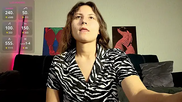 TrixiBell online show from November 8, 2025, 4:56 am