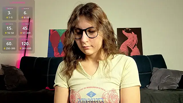 TrixiBell online show from November 11, 2025, 4:23 am