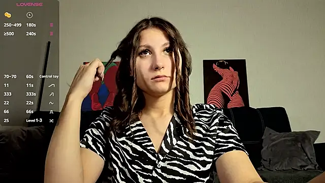 TrixiBell online show from November 27, 2025, 4:25 am