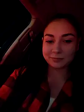 Snapshot of SaraViss20 chatting on September 8, 2025, 7:35 pm SaraViss20 online show from September 8, 2025, 7:35 pm