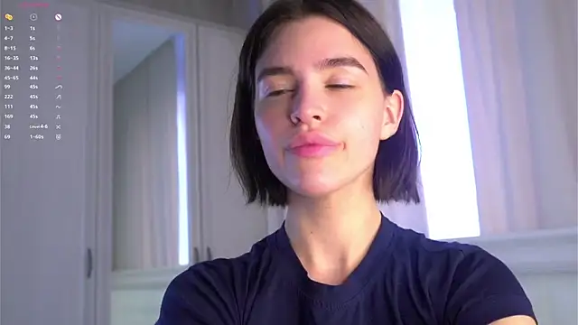 EleneButton online show from April 9, 2026, 1:16 am