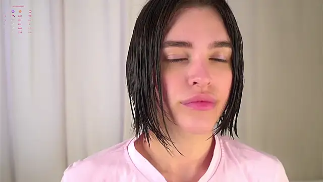 EleneButton online show from April 14, 2026, 1:22 am