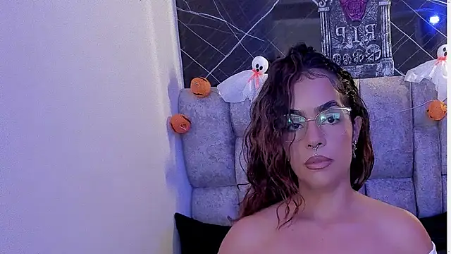 roxanne dl online show from October 14, 2025, 4:52 pm