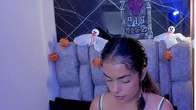 roxanne dl online show from October 17, 2025, 4:42 pm