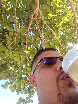 feehzungi0000 online show from November 29, 2025, 5:49 pm