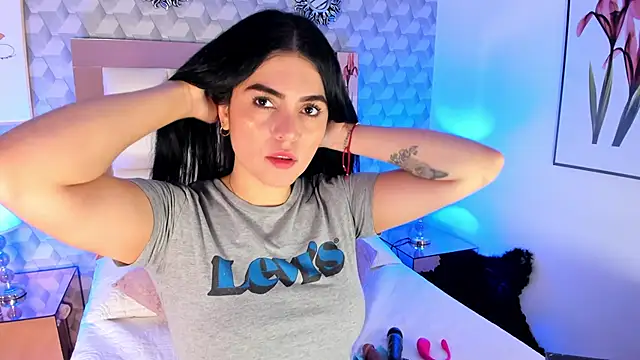 Sasha  sims   online show from October 15, 2025, 11:54 am