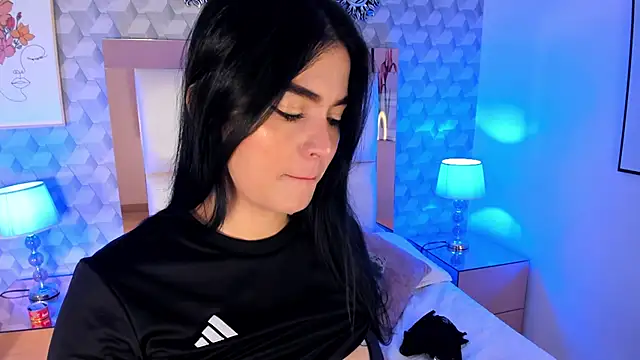 Sasha  sims   online show from October 26, 2025, 11:49 am