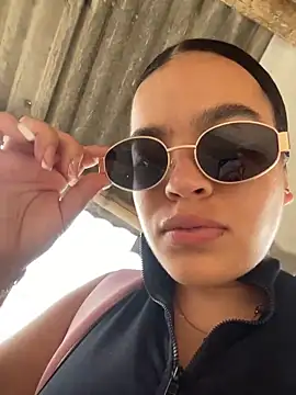 JuanitaMore01 online show from March 1, 2026, 9:28 pm