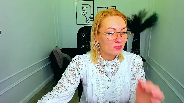Snapshot of CamilaFatem chatting on September 9, 2025, 7:46 pm CamilaFatem online show from September 9, 2025, 7:46 pm