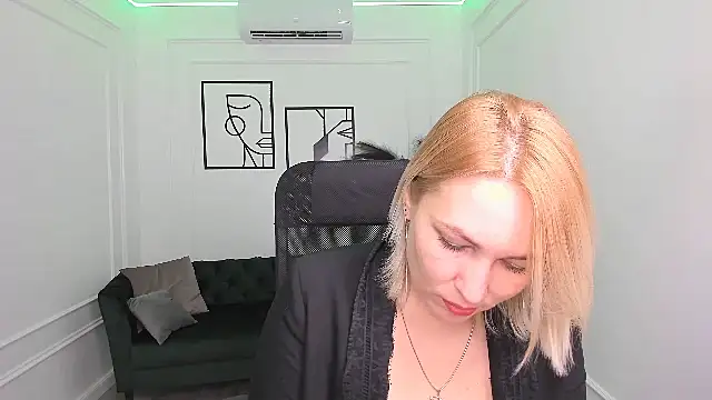 Snapshot of CamilaFatem chatting on September 22, 2025, 8:00 pm CamilaFatem online show from September 22, 2025, 8:00 pm