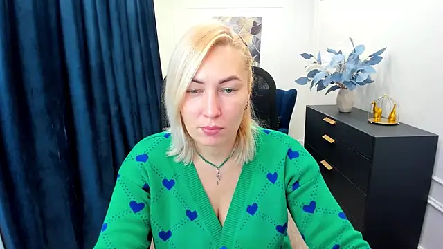 Snapshot of CamilaFatem chatting on October 6, 2025, 11:40 am CamilaFatem online show from October 6, 2025, 11:40 am