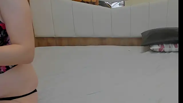 MimiXo99 online show from October 6, 2025, 8:06 pm