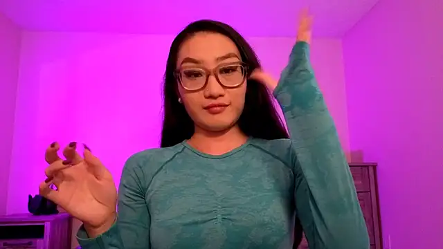 Snapshot of Aliciaz3 chatting on October 5, 2025, 5:22 pm Aliciaz3 online show from October 5, 2025, 5:22 pm