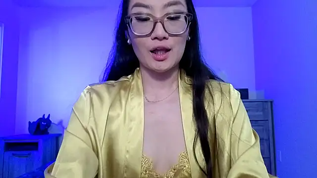 Snapshot of Aliciaz3 chatting on October 6, 2025, 4:15 pm Aliciaz3 online show from October 6, 2025, 4:15 pm