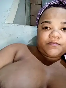 melcarioca1111 online show from April 24, 2026, 2:47 am