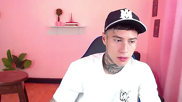 Snapshot of setthomas chatting on October 9, 2025, 2:37 pm setthomas online show from October 9, 2025, 2:37 pm