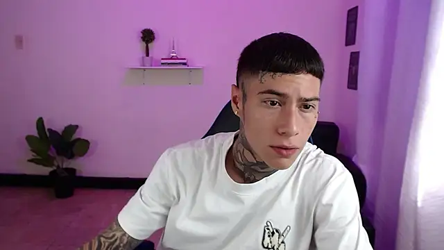 Snapshot of setthomas chatting on October 17, 2025, 3:03 pm setthomas online show from October 17, 2025, 3:03 pm