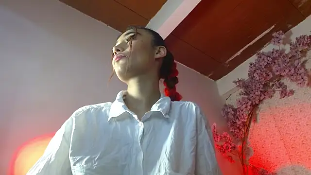 Liawood1 online show from September 20, 2025, 1:23 pm