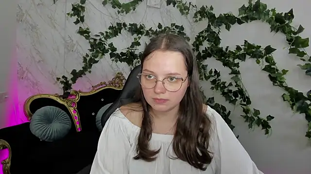 SophieDreamss online show from September 24, 2025, 12:52 pm