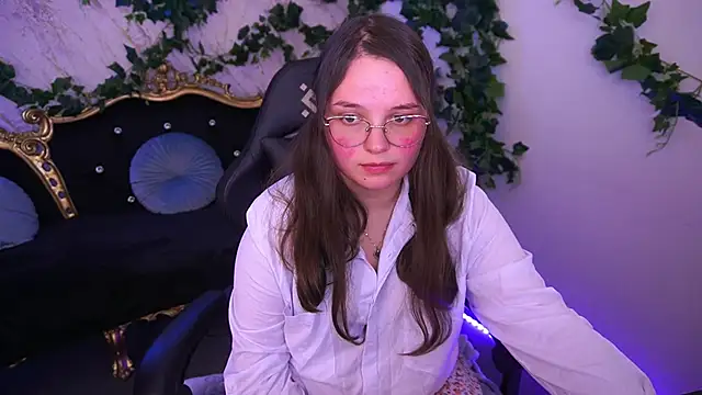 SophieDreamss online show from November 19, 2025, 3:01 pm