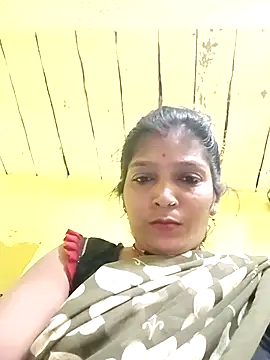 Snapshot of Samiya-143 chatting on November 4, 2025, 10:25 am Samiya-143 online show from November 4, 2025, 10:25 am
