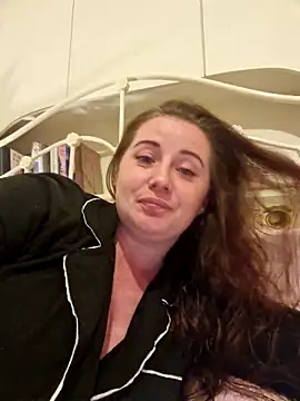 RosieMilff online show from October 5, 2025, 7:56 pm