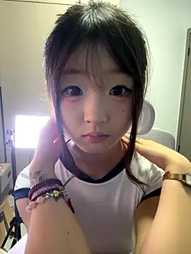 lelebaybay888 online show from January 5, 2026, 5:49 pm