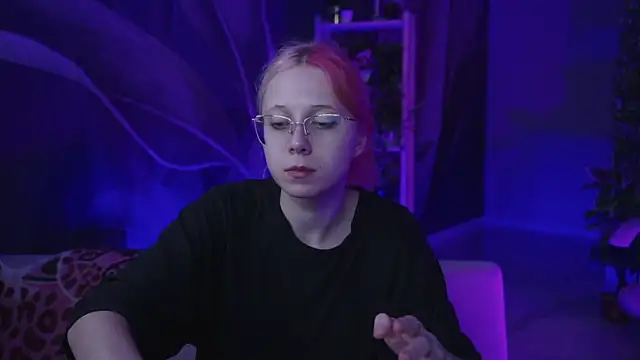 SakuraBliss online show from October 3, 2025, 3:09 pm