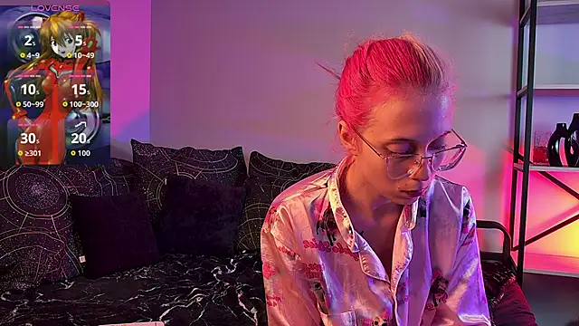 SakuraBliss online show from October 5, 2025, 4:27 pm