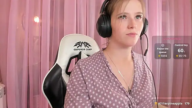 Snapshot of Anabel-Candy chatting on October 3, 2025, 6:27 pm Anabel-Candy online show from October 3, 2025, 6:27 pm