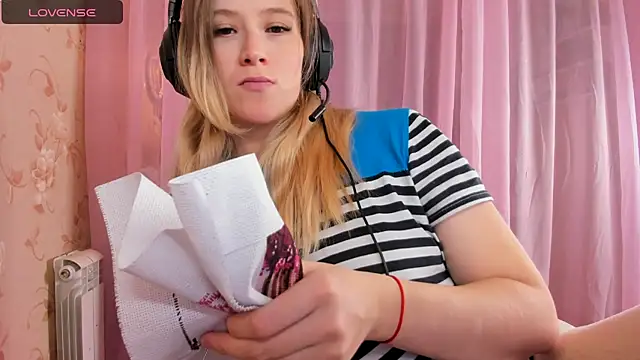 Snapshot of Anabel-Candy chatting on October 22, 2025, 6:35 am Anabel-Candy online show from October 22, 2025, 6:35 am